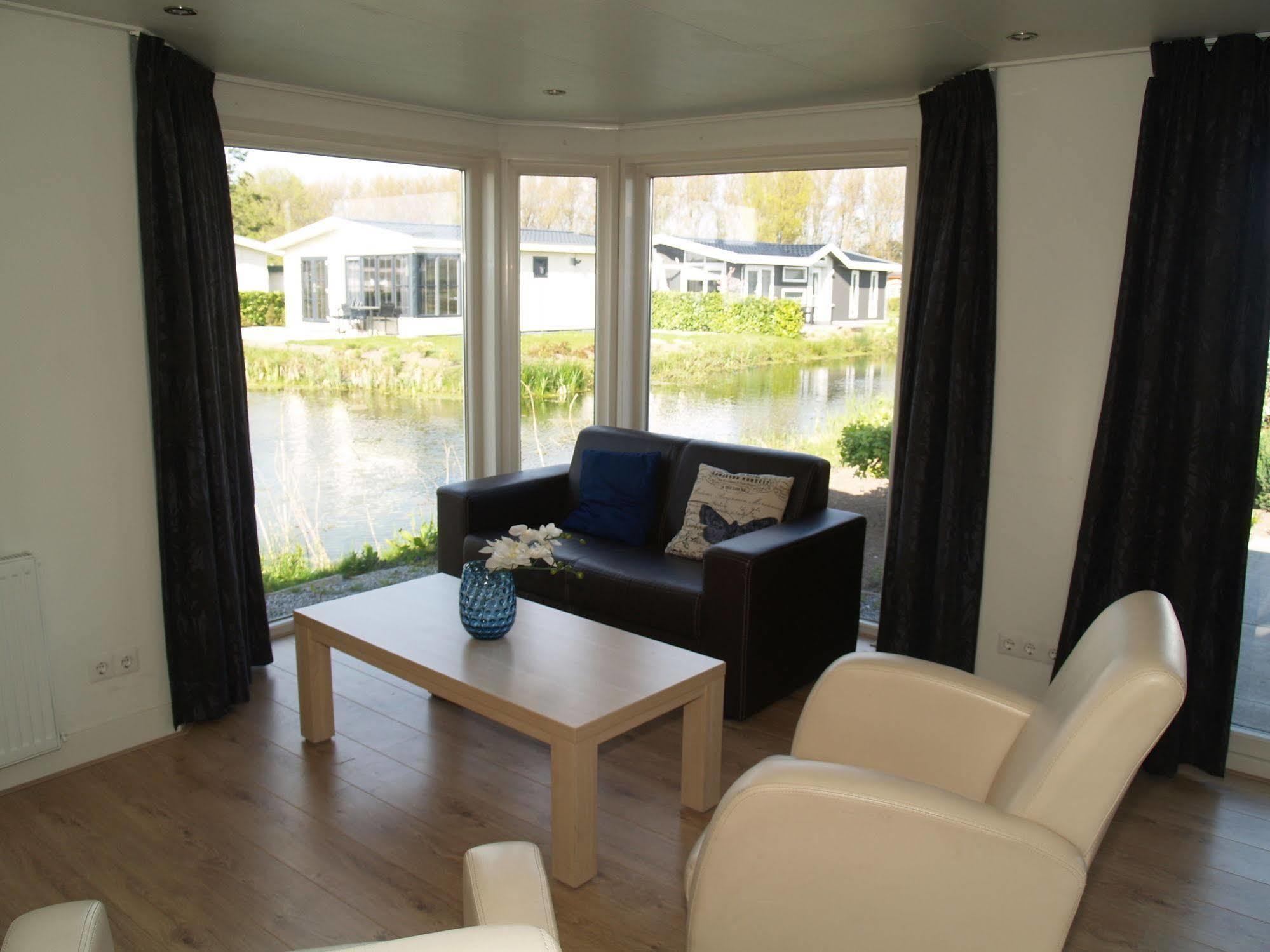 EuroParcs De Biesbosch Hotel Willemsdorp Buitenkant foto